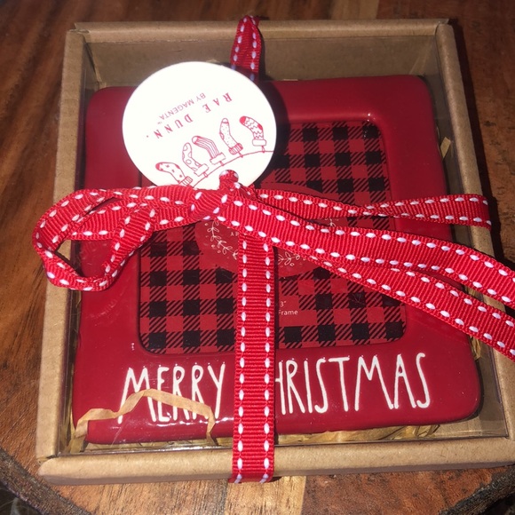 NEW 2022 RAE DUNN| ‘Merry Christmas ‘ - Christmas Picture Frame Ornament Red - Picture 3 of 4